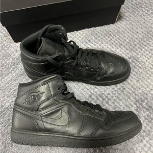 Men’s Nike Air Jordan 1 Mid Black